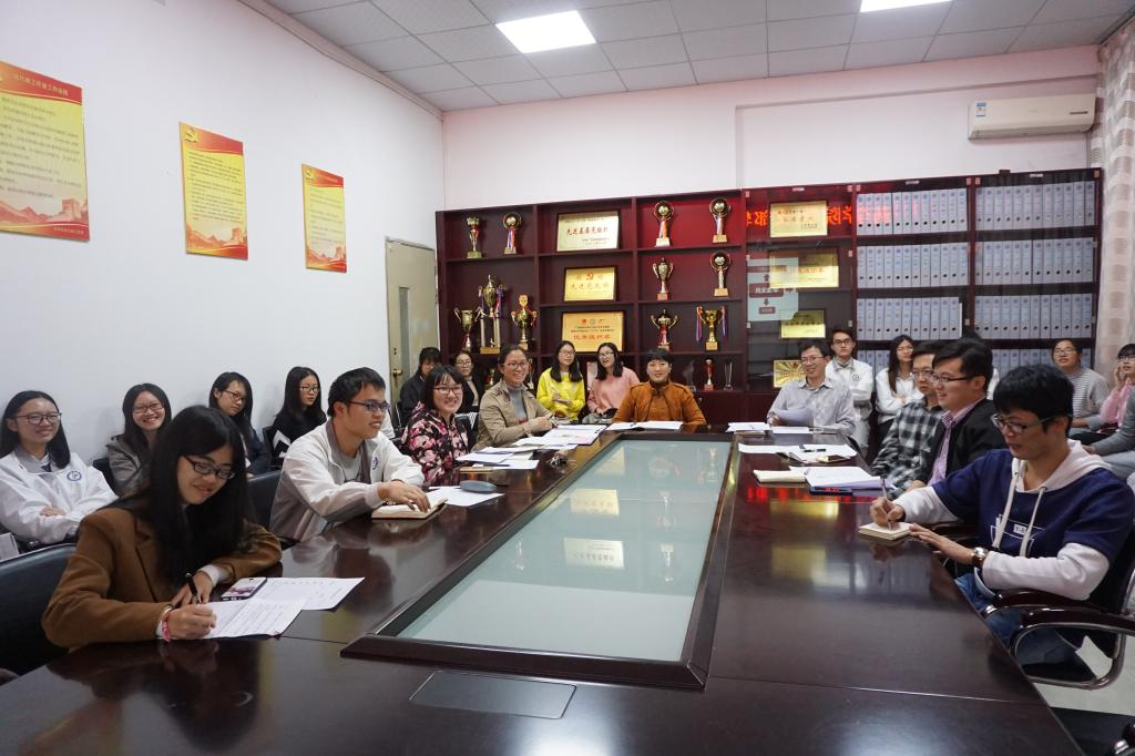答辩委员为预备党员的现场精彩回答表示欣慰