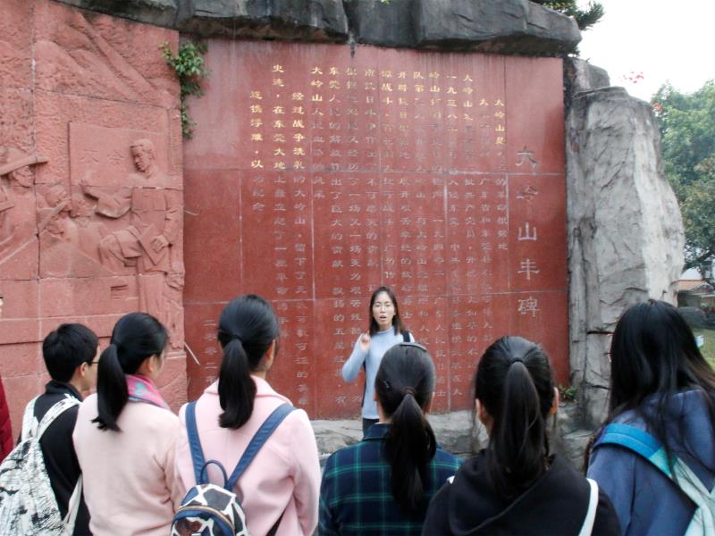 李晓毅讲述“百花洞大战”的历史故事